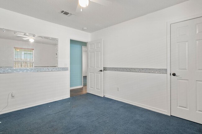 Building Photo - 5841 Last Big Tree Ln