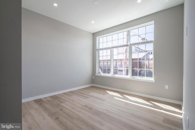 Building Photo - 2401 Washington Ave