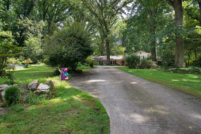 Building Photo - 127 Nature Trl
