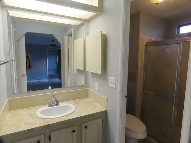 Building Photo - 1061 Quail Dr
