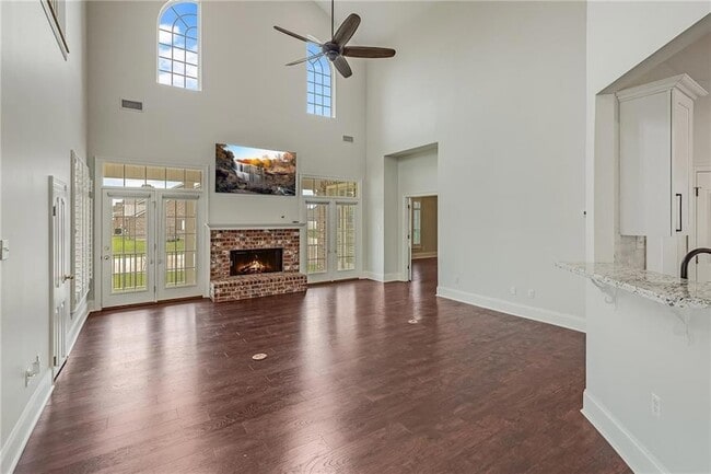 Building Photo - 304 Mistletoe Dr