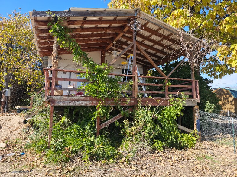 Building Photo - 23426 Old Hwy 30