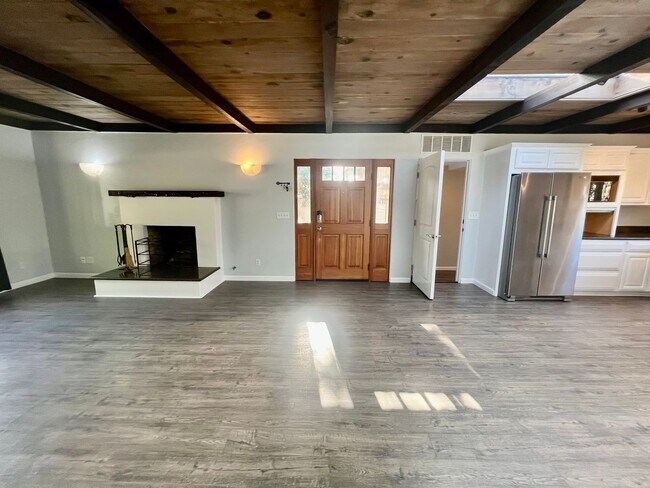 Building Photo - Single Family Home in Pacific Grove Neighb...