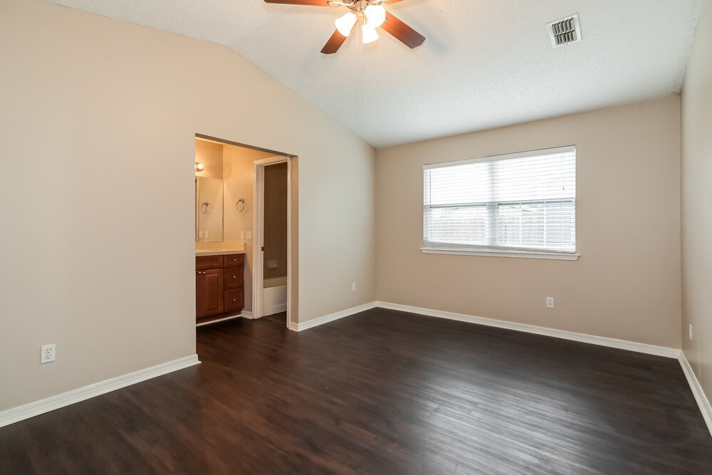 Building Photo - 1863 Sherwood Dr