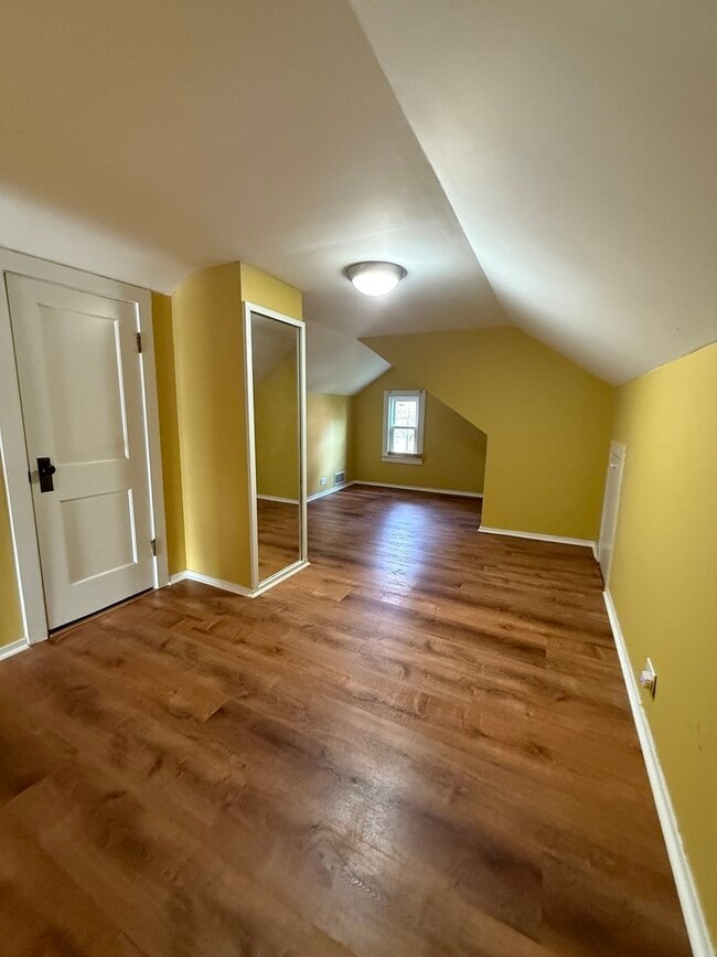 Building Photo - 327 Euclid Ave