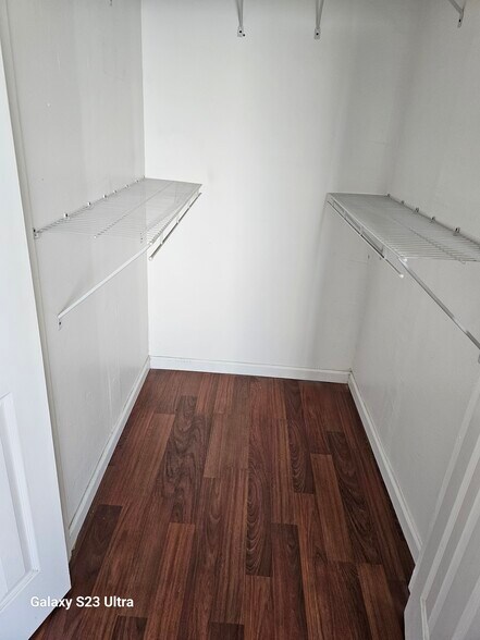 Building Photo - 11811 Lake Ave