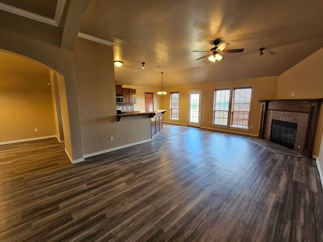 Building Photo - (3) Bed/(2) Bath in Tecumseh Ridge Avail Now!