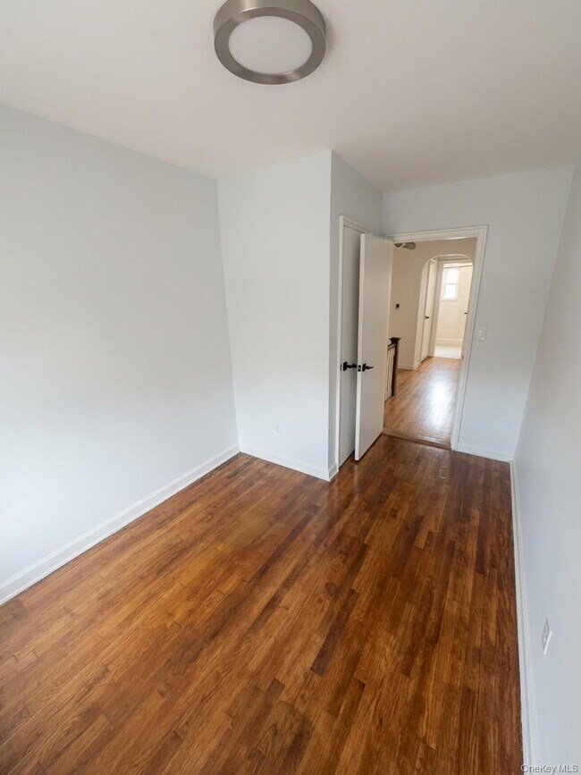 Building Photo - 1080 Rhinelander Ave