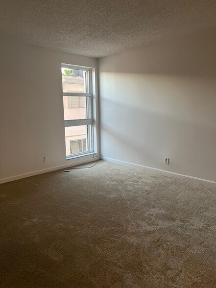 Master Bedroom - 2420 Diana Dr