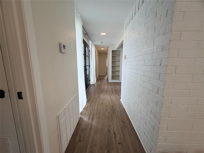 Building Photo - 115 Spanish Oak Cir
