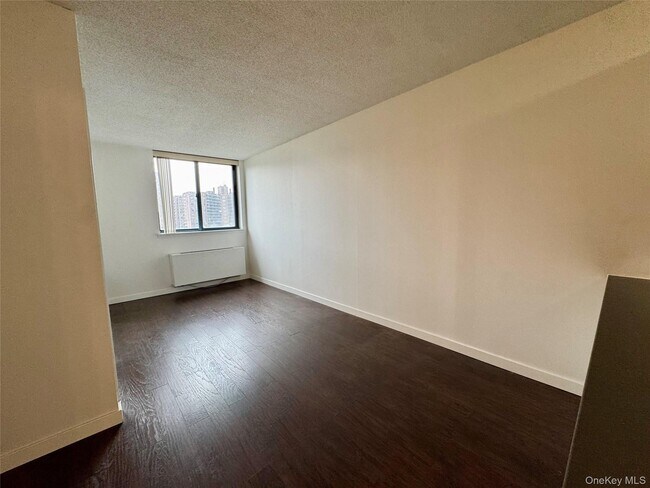 Building Photo - 62-54 97th Pl