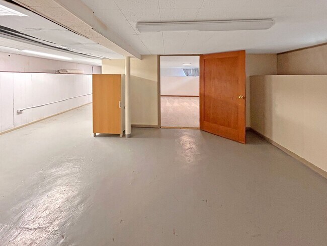 Building Photo - $0 DEPOSIT OPTION. CHARMING 3 BEDROOM WITH FENCED IN YARD AND DETACHED GARAGE IN DENVER'S BERKELE...