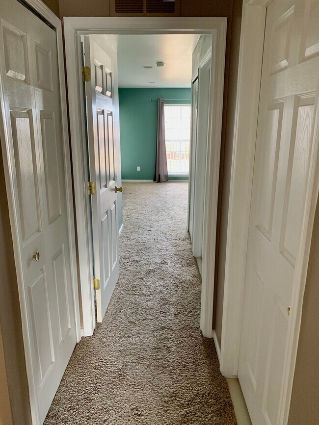 Hallway to the masterbedroom - 51870 Adler Park Dr E