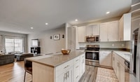 Building Photo - Charming town-home style condo Coming June 2026!