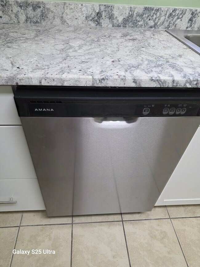 Building Photo - 3 Bedroom 2 Bath Home for Rent