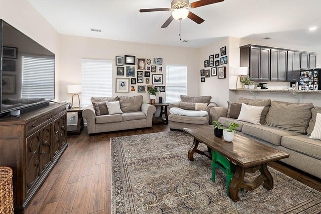 Building Photo - 174 Coral Dr