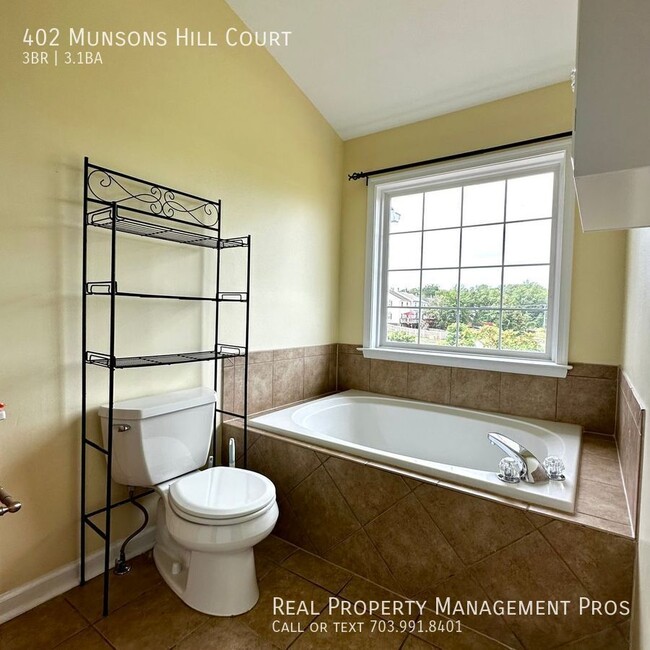 Building Photo - 402 Munsons Hill Ct