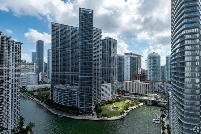Building Photo - 485 Brickell Ave