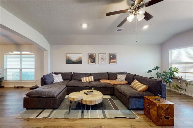 Building Photo - 6214 Darlington Ave