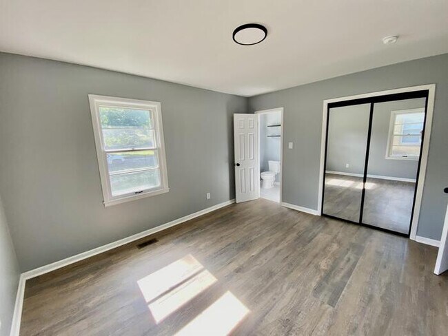 Building Photo - 2104 Linde St NW