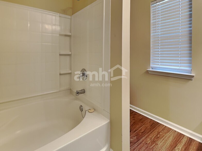 Building Photo - 171 Fox Glen Ct