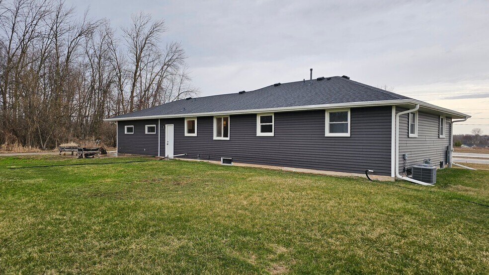 Building Photo - N1817 Greenville Dr