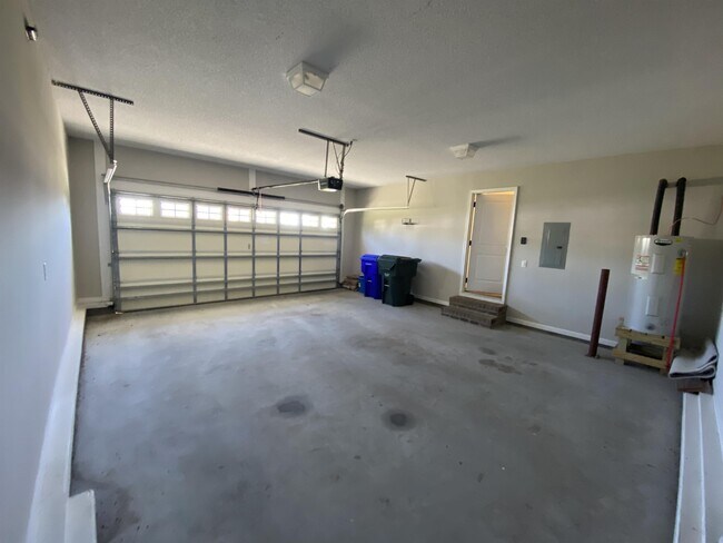 Building Photo - 617 Rockland Dr