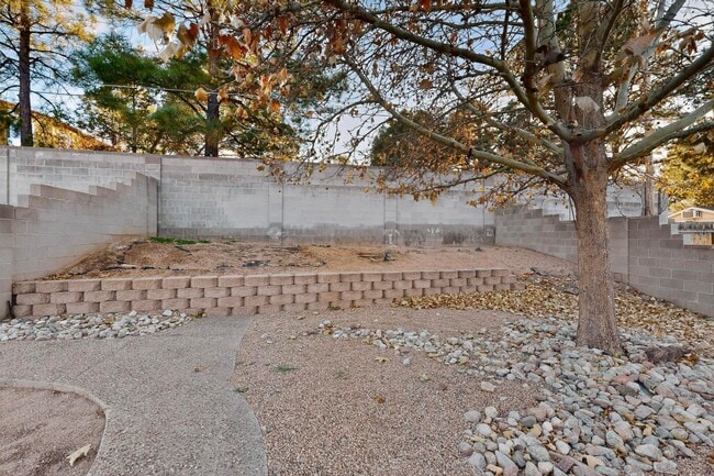 Building Photo - FOUR HILLS Executive Rental 4/5 BD 4/BA