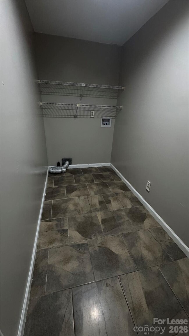 Building Photo - 2206 Killarney Pl