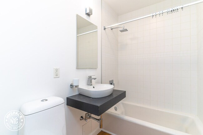 Building Photo - 474 Grand Ave