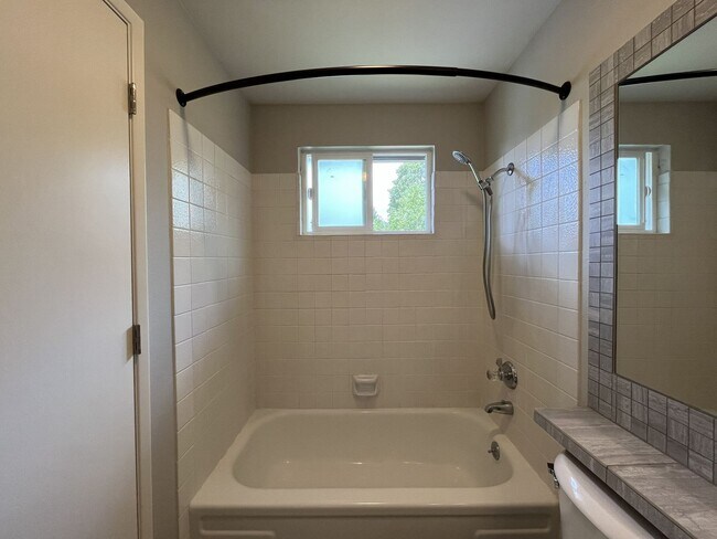 Building Photo - Spacious Milwaukie Home with Bonus Room, Large Fenced Yard and Shed/Workshop