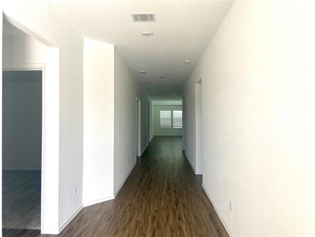 Building Photo - 301 Bluejack Wy