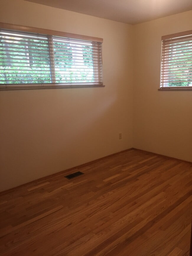 Building Photo - Beautifully Refinished 4BR 2BA Home on Lar...