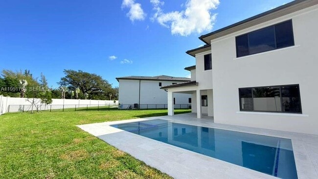 Building Photo - 19700 NE 14th Ave