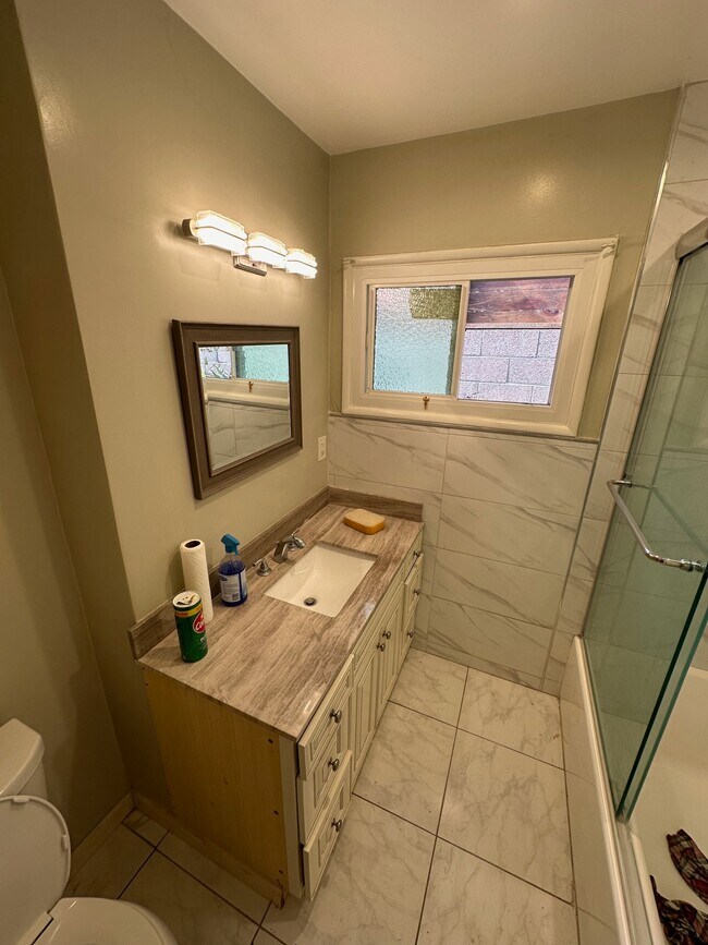 Building Photo - 1705 N Santa Anita Ave