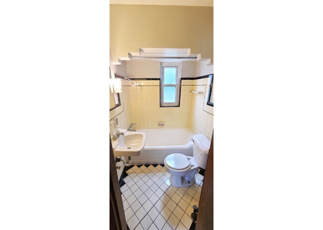 Building Photo - 960 Ludlow Ave