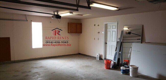 Building Photo - 8947 Giant Panda Dr