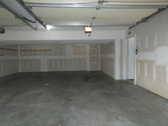 Building Photo - 11407 N Bristol Ave