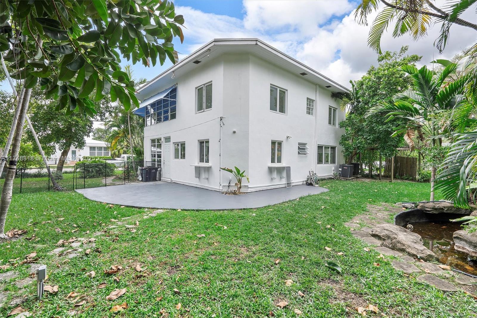 Building Photo - 600 Surfside Blvd