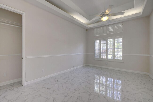 Building Photo - 8028 Plantation Lakes Dr
