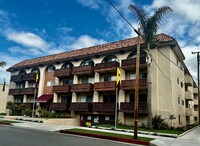 Building Photo - Chateau Garnet Apartments