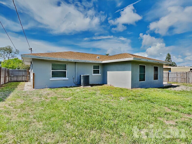 Building Photo - 1253 Jasmine Way
