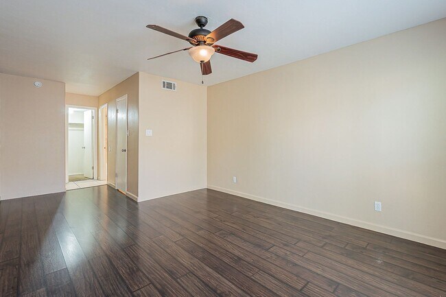 Building Photo - Spacious Upper-Level Retreat Minutes from TMC & St. Joseph’s