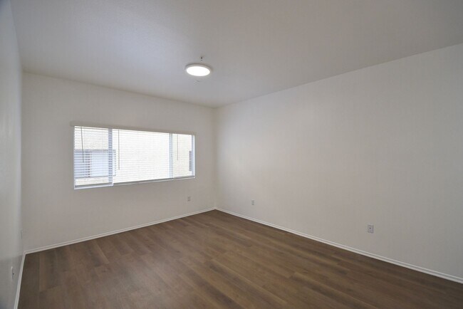 Building Photo - 11311 Morrison St