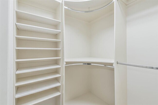 Building Photo - 20942 Wind Field Ln