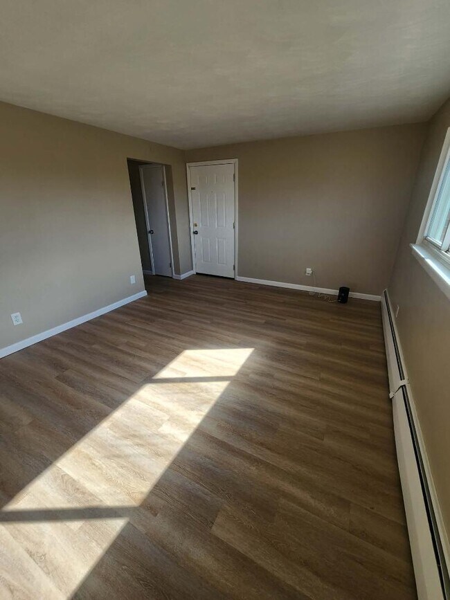 Building Photo - 1654 Abbott Rd