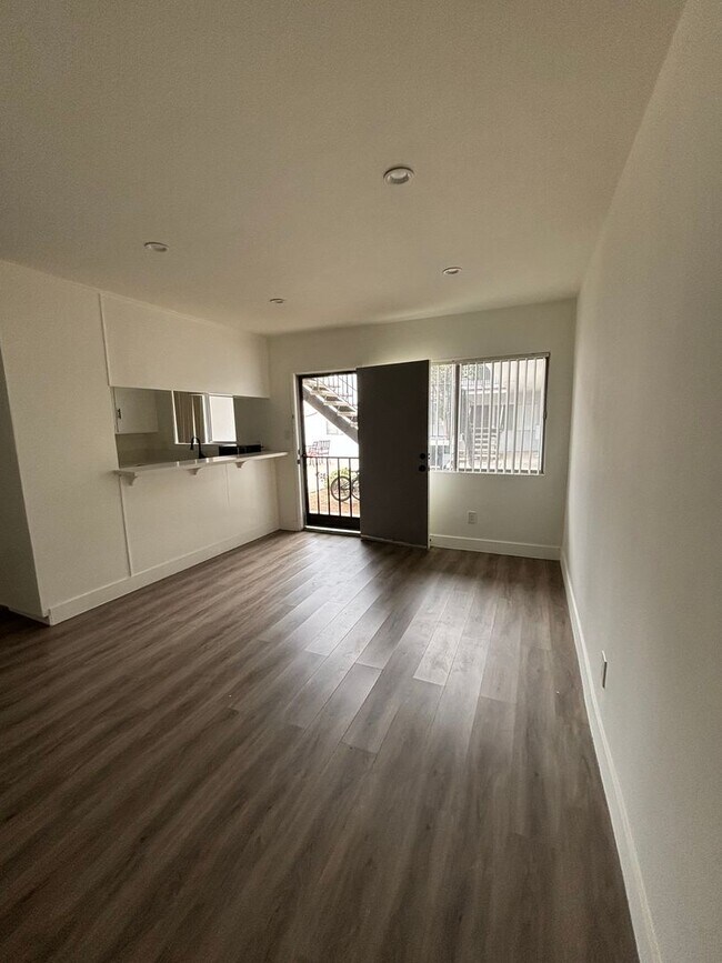 Primary Photo - Upgraded 1 Bedroom In Torrance with Reserv...