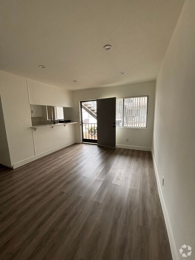 Building Photo - Upgraded 1 Bedroom In Torrance with Parkin...