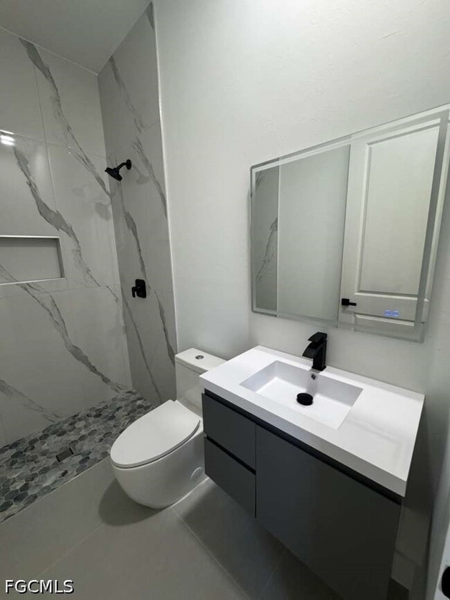 Building Photo - 1037 Barcelona St E