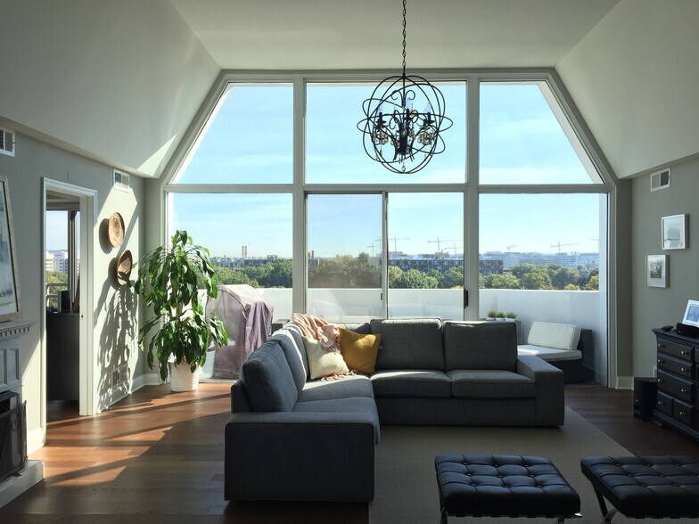 Building Photo - 700 7th St SW